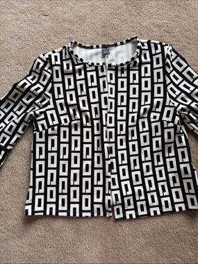 SHEIN Black and White Geometric Long Sleeve Zip-Front Top